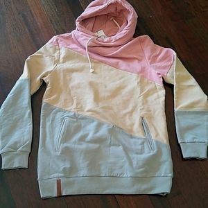 Ampersand avenue single hood